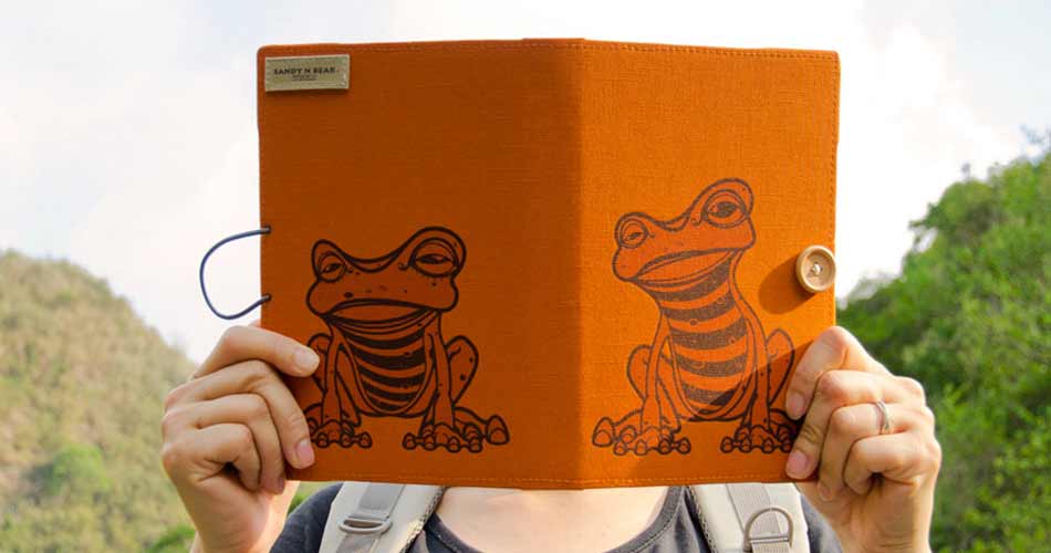 Tree Frog Springs to Tablet Protection Onto the Sandy N Bear Book Case