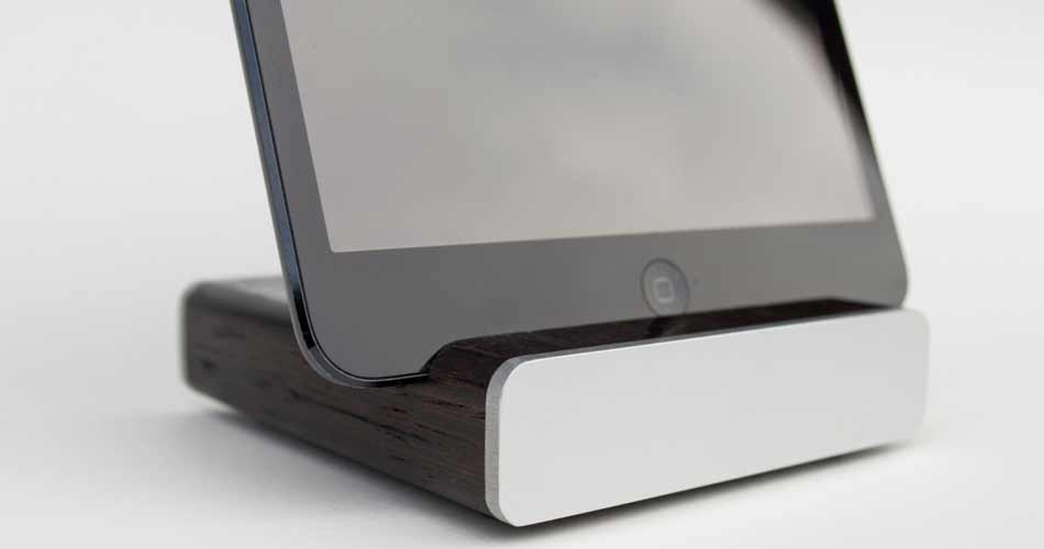 Kromm Desing Utilized Wenge Wood to Keep the iPads Straight Up